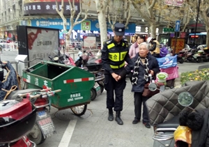 老人身體不適，幸遇宗保隊員 --臨平市容項目將身體不適老人送回家