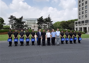 上海市公安局治安總隊、市保安服務(wù)行業(yè)協(xié)會(huì )領(lǐng)導看望慰問(wèn)宗保公司